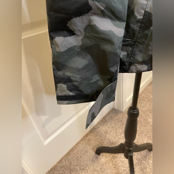 Columbia Women's Packable Rain Jacket - Picture 6 of 7